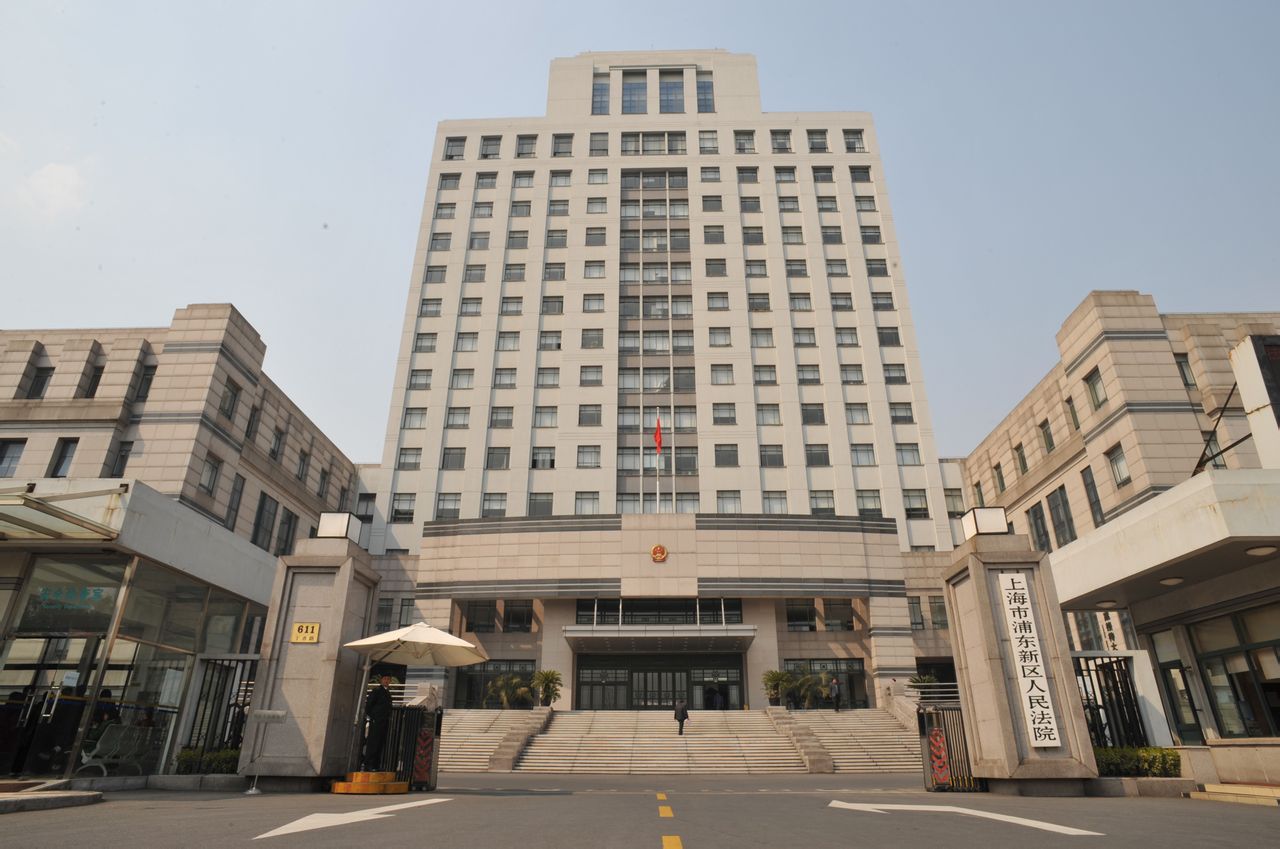 2022年7月13日冠领拆迁纠纷律师到上海市浦东新区开庭