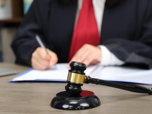 【胜诉故事】冠领律师精准起诉高效办案，帮被强拆房屋的老人确认强拆违法-1