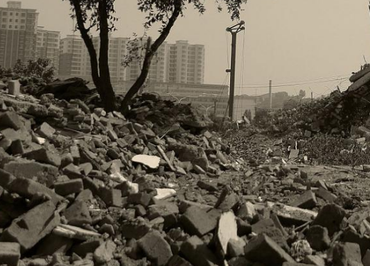 集体土地拆迁过程中，确定安置人口不能只靠户籍