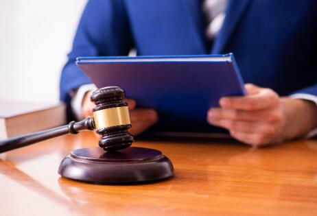 深圳冠领律师事务所：被拆迁人发现房屋被违法拆除报警有用吗