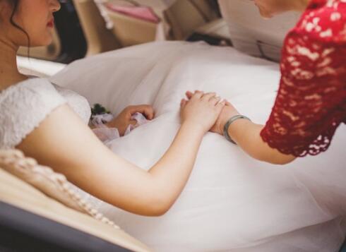 北京冠领律师事务所：出嫁女儿户口没迁走遇拆迁征收能分到补偿吗